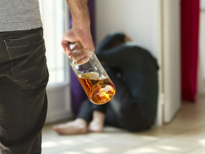 NÁSILIE NEMOŽNO OSPRAVEDLNIŤ NIČÍM A UŽ VÔBEC NIE ZÁVISLOSŤOU OD ALKOHOLU